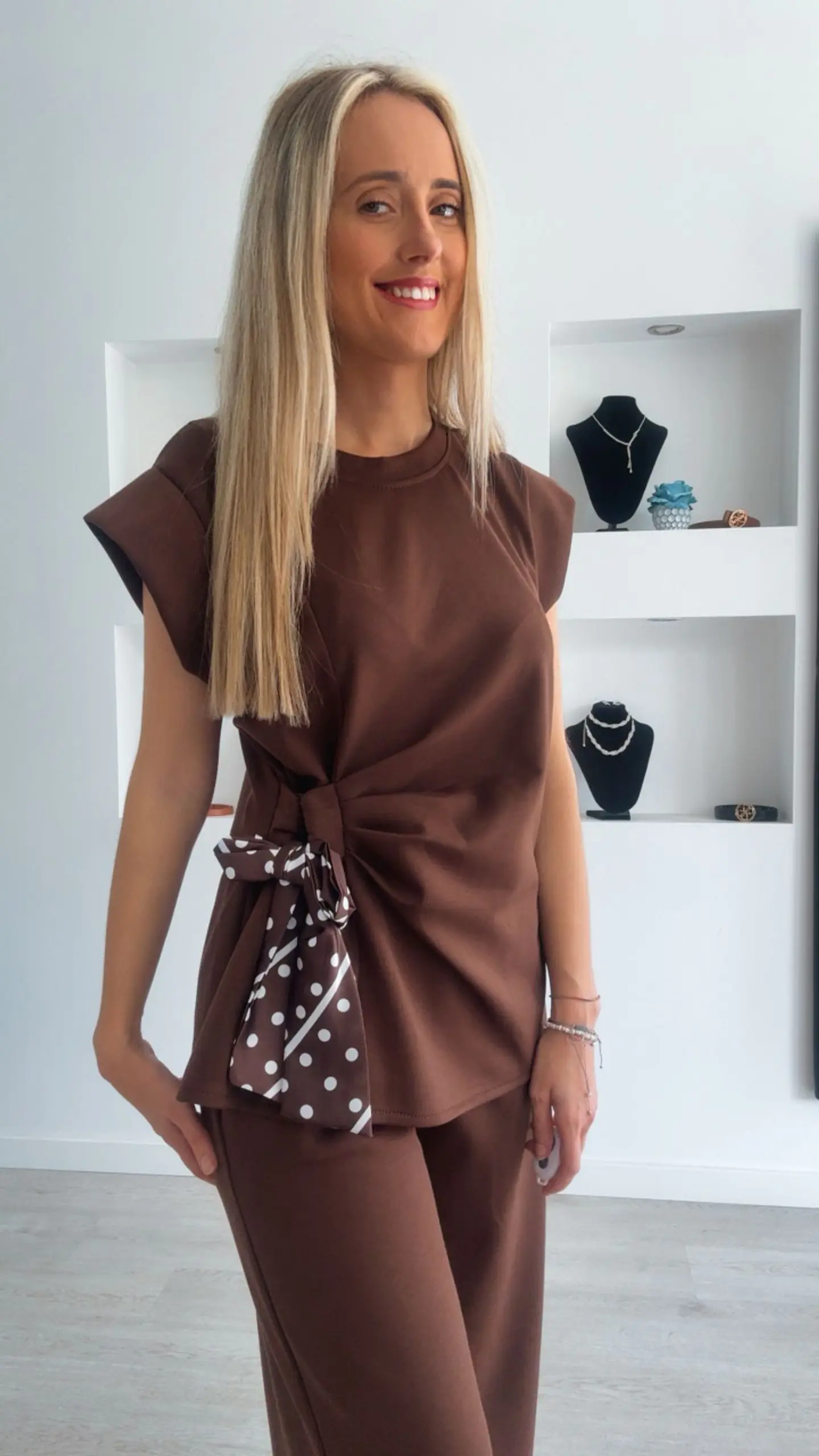 Conjunto com detalhe de laço de cetim com bolinhas - TU 6