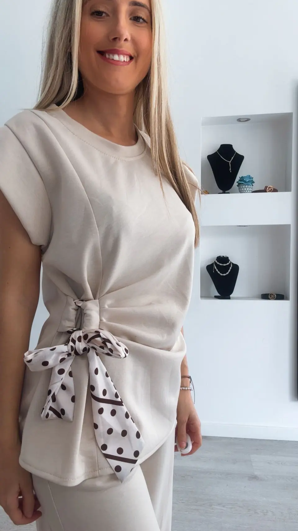 Conjunto com detalhe de laço de cetim com bolinhas - TU 13