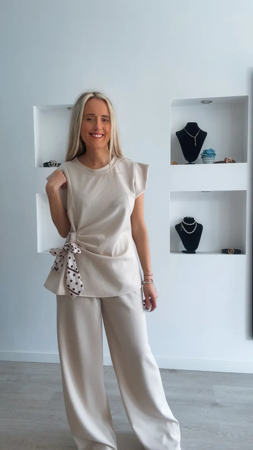 Conjunto com detalhe de laço de cetim com bolinhas - TU 14