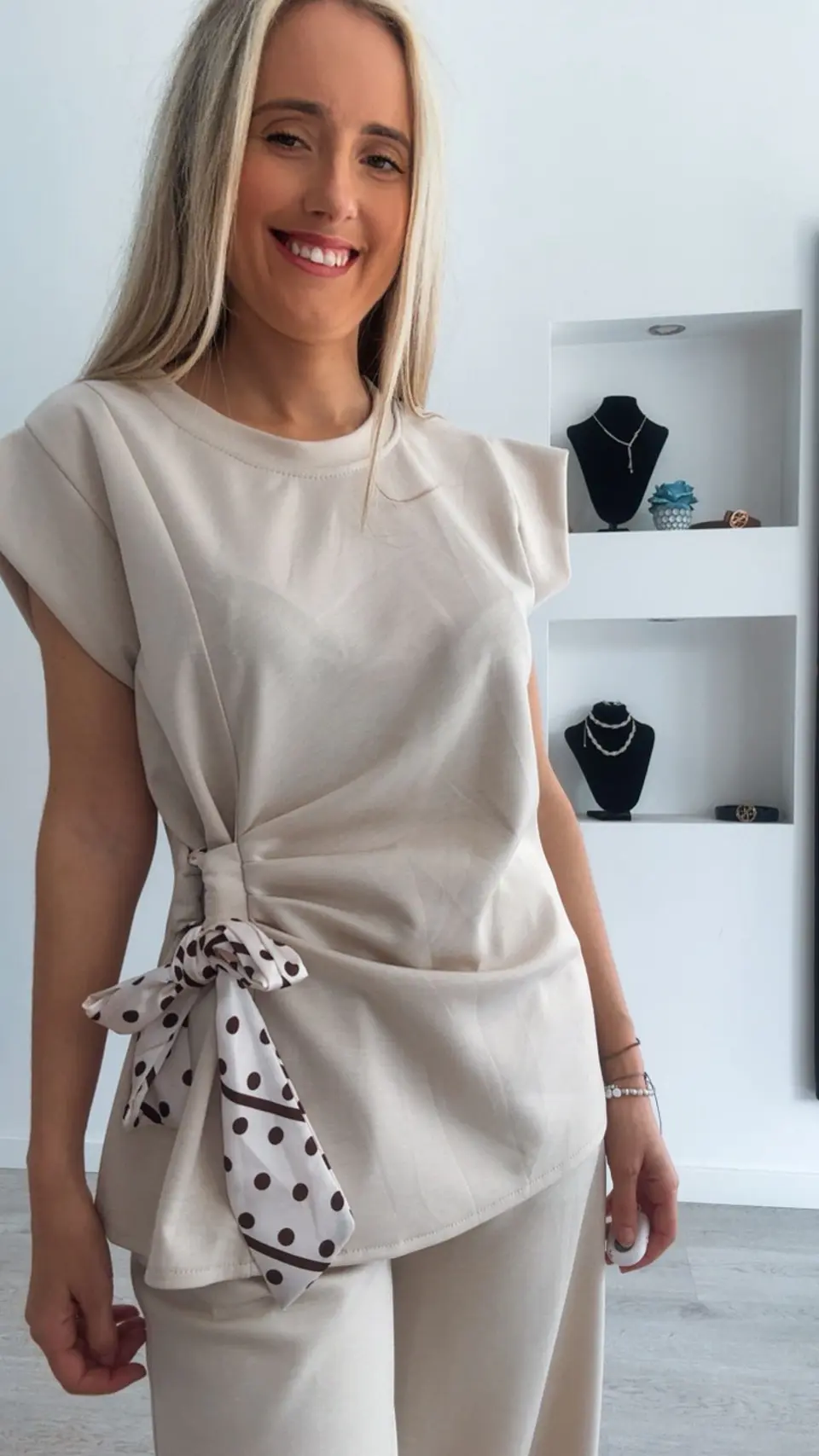 Conjunto com detalhe de laço de cetim com bolinhas - TU 15