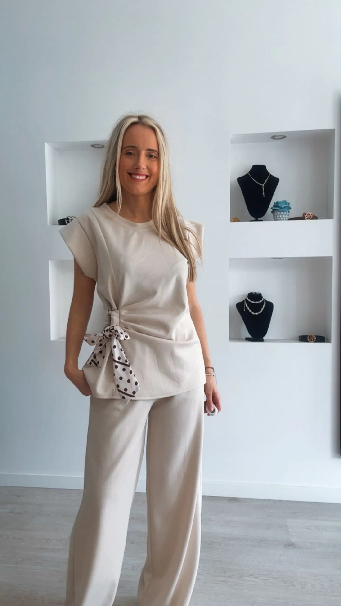 Conjunto com detalhe de laço de cetim com bolinhas - TU 12