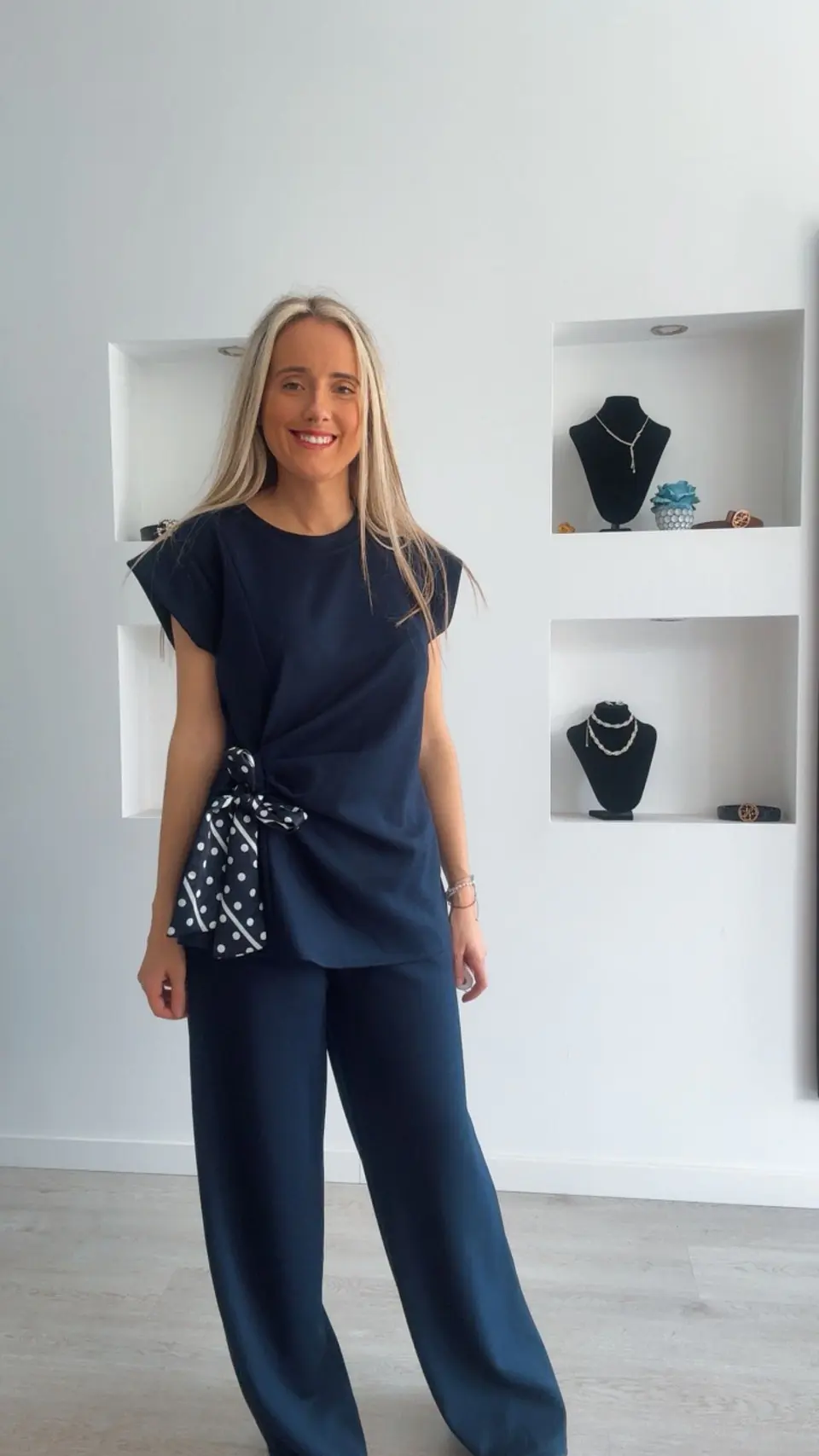 Conjunto com detalhe de laço de cetim com bolinhas - TU 17