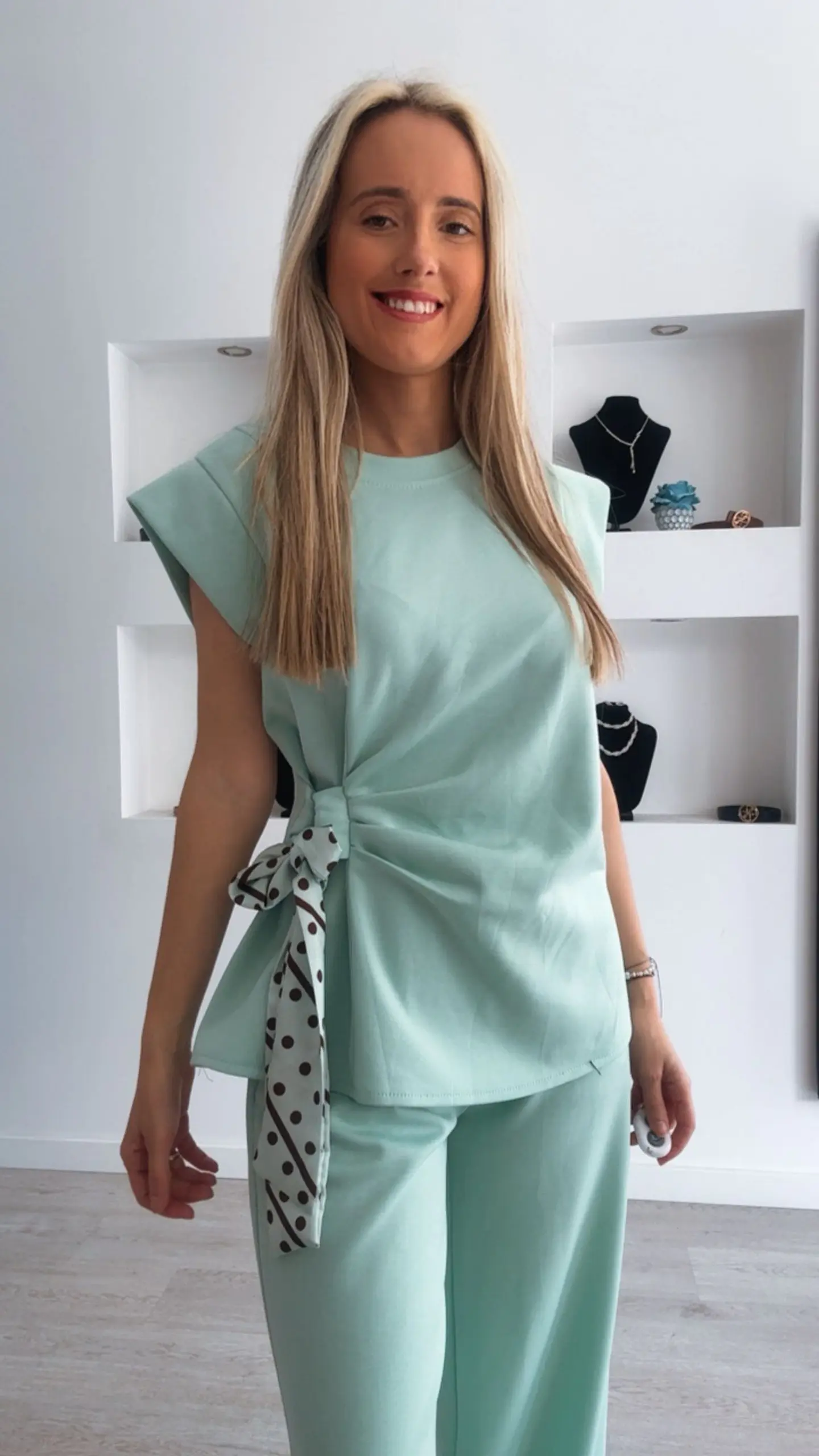 Conjunto com detalhe de laço de cetim com bolinhas - TU 9