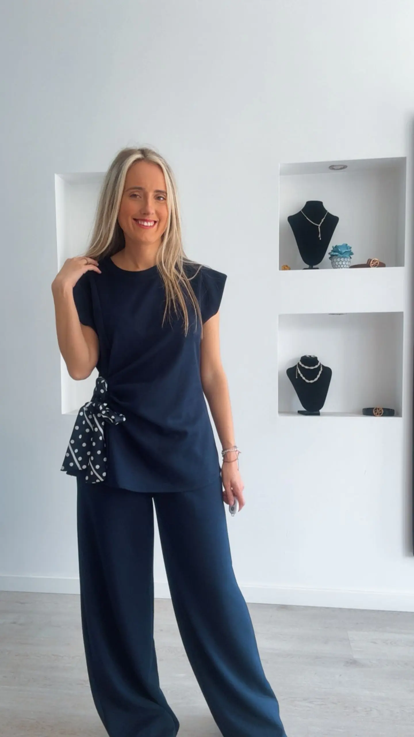 Conjunto com detalhe de laço de cetim com bolinhas - TU 19