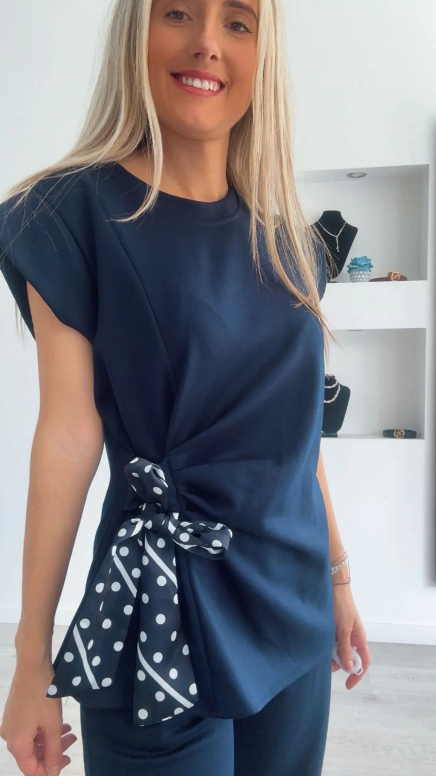 Conjunto com detalhe de laço de cetim com bolinhas - TU 21