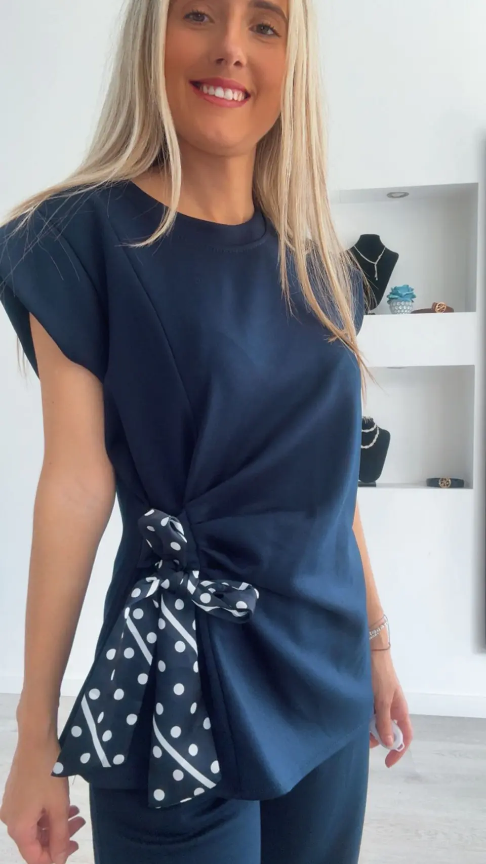 Conjunto com detalhe de laço de cetim com bolinhas - TU 21