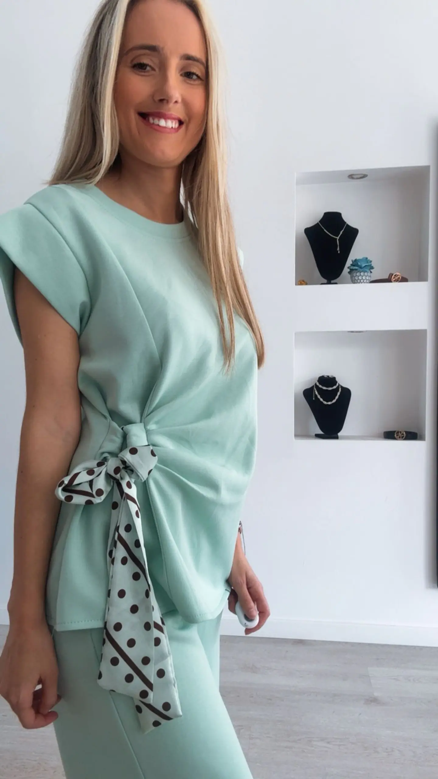 Conjunto com detalhe de laço de cetim com bolinhas - TU 11