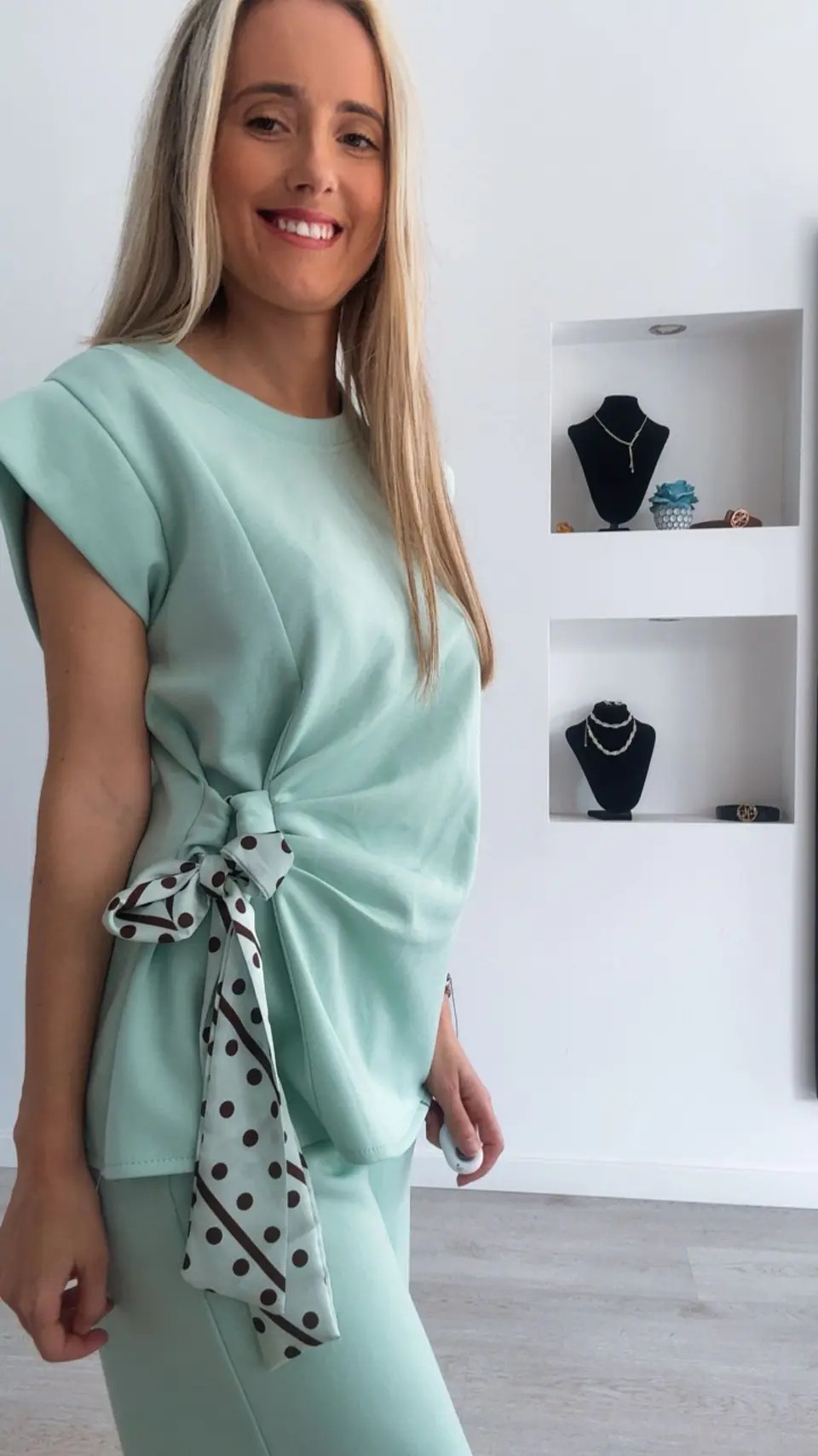 Conjunto com detalhe de laço de cetim com bolinhas - TU 11