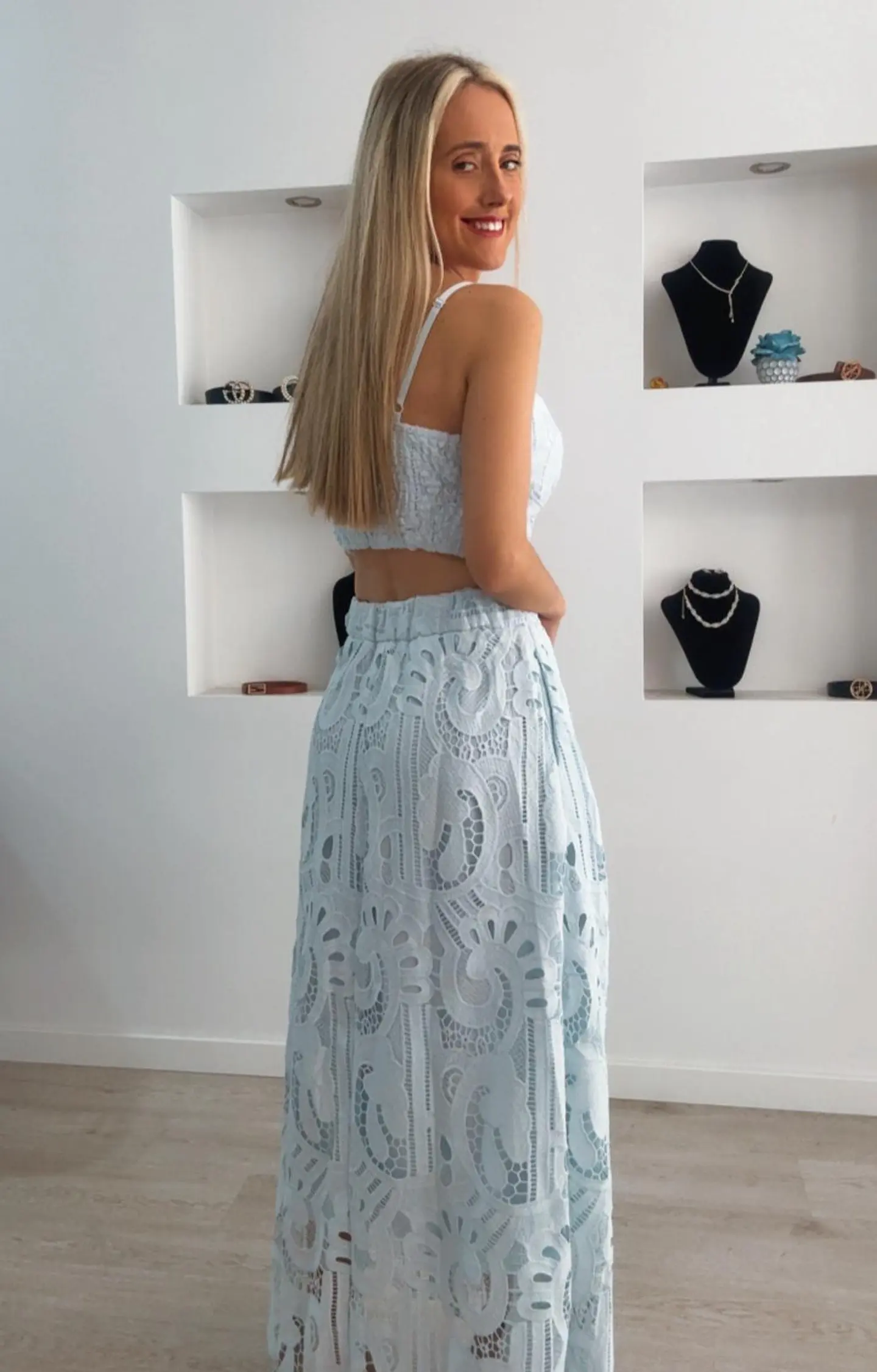 Conjunto de top e saia comprida em renda, forrado 7