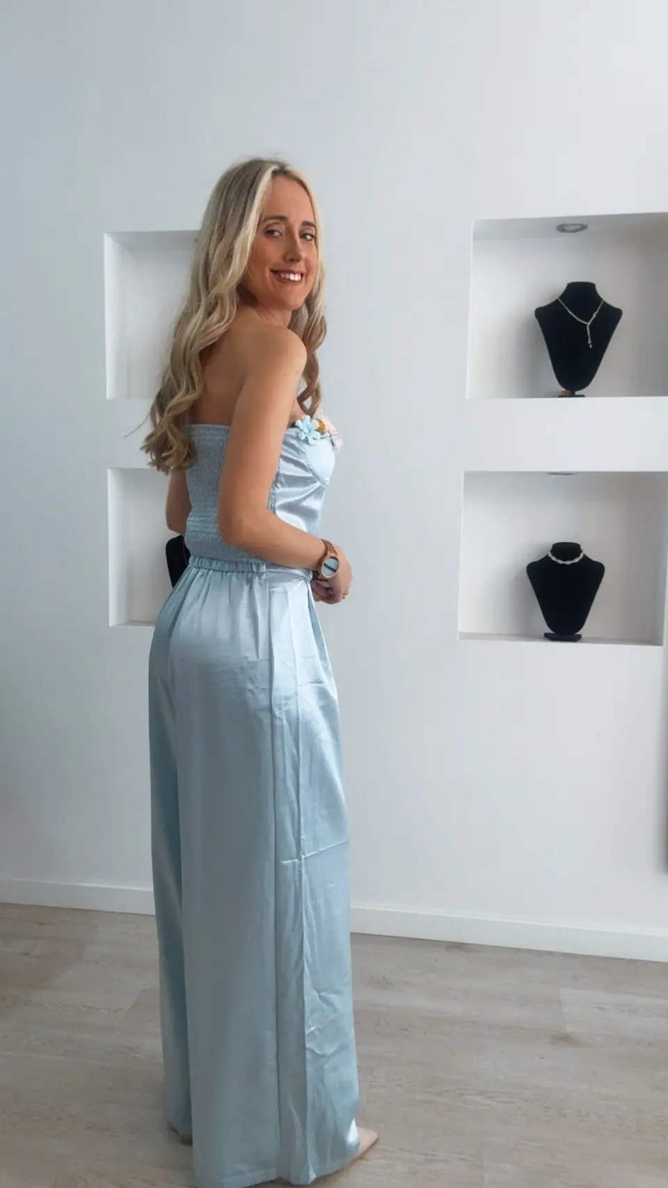 Conjunto de corpete e calça em cetim 2