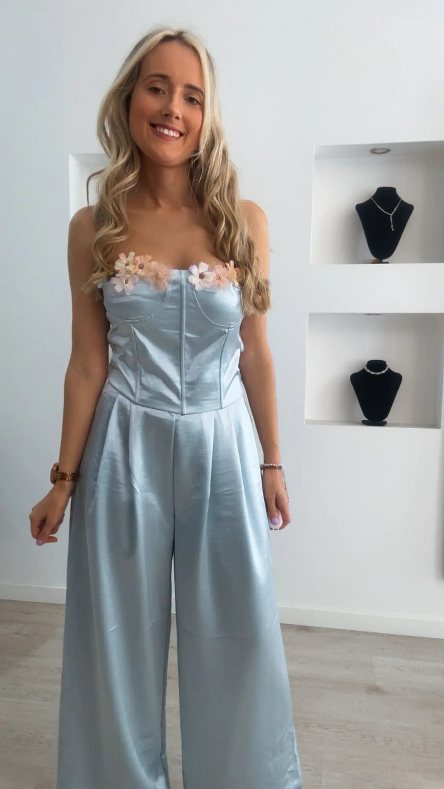 Conjunto de corpete e calça em cetim 4