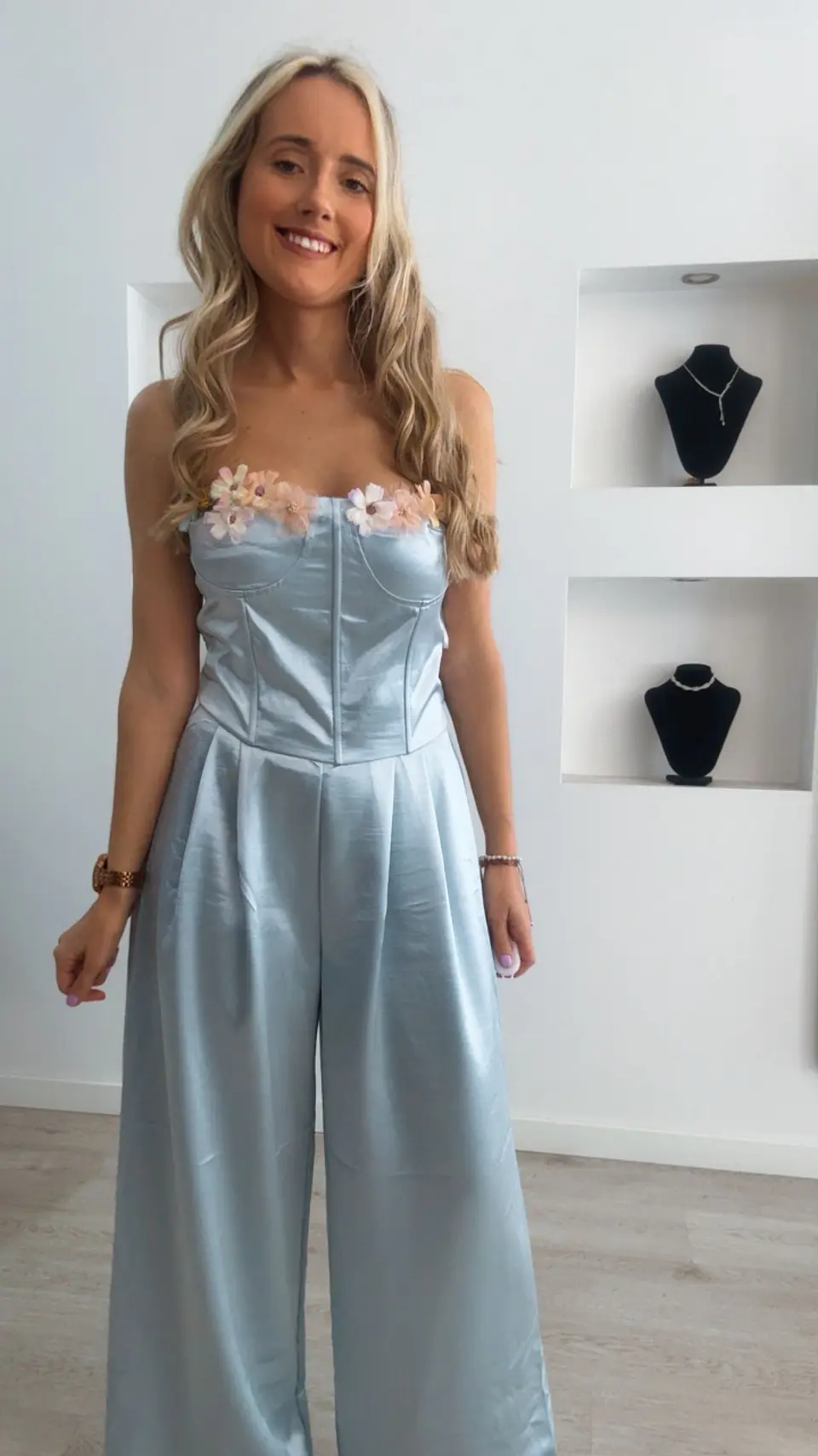 Conjunto de corpete e calça em cetim 4