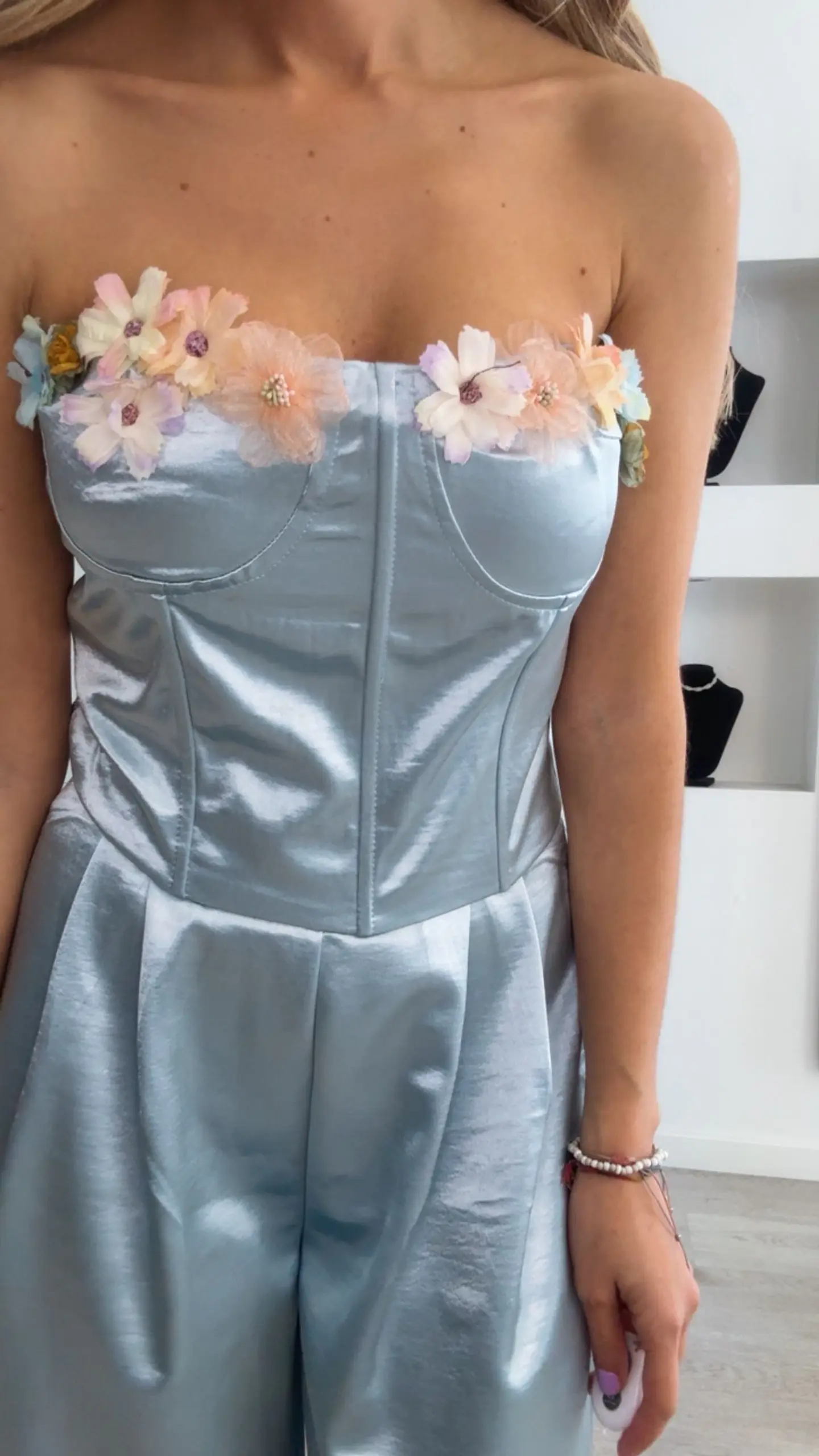 Conjunto de corpete e calça em cetim 5