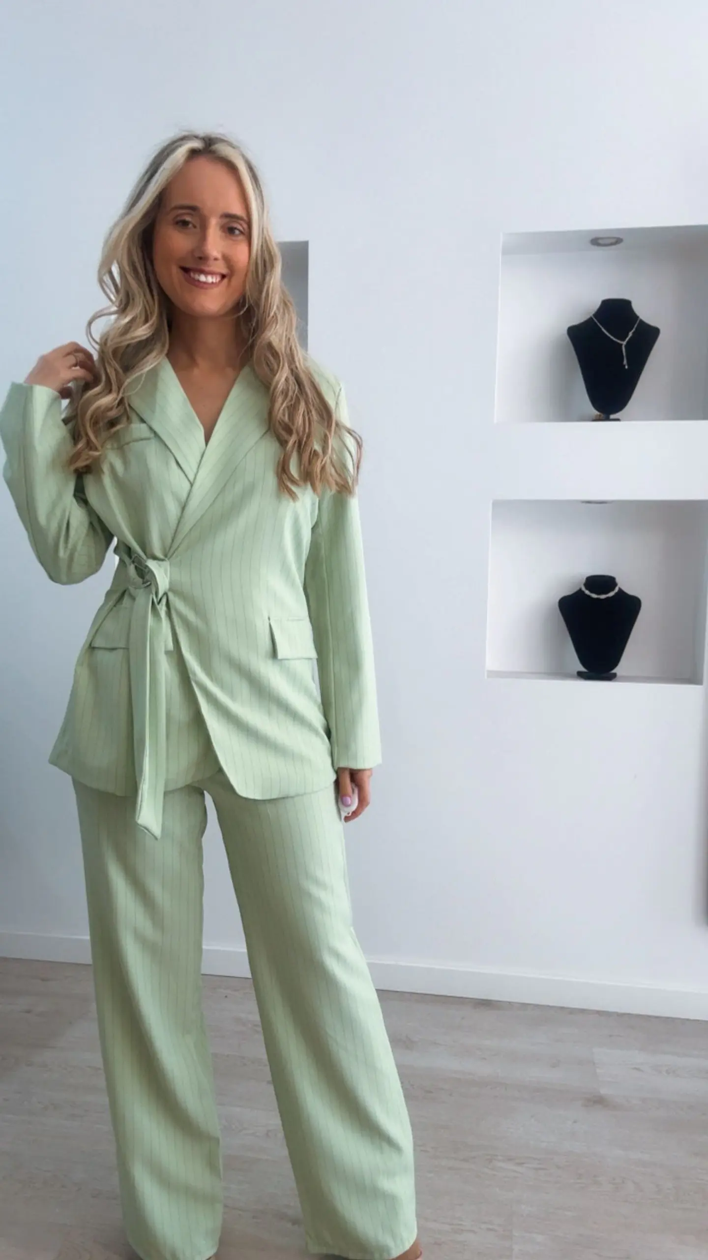 Conjunto de blazer e calça com detalhe de riscas - TU 9