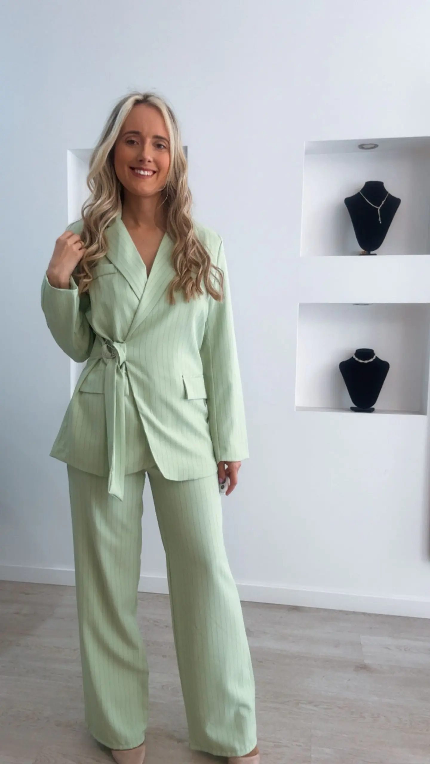 Conjunto de blazer e calça com detalhe de riscas - TU 10