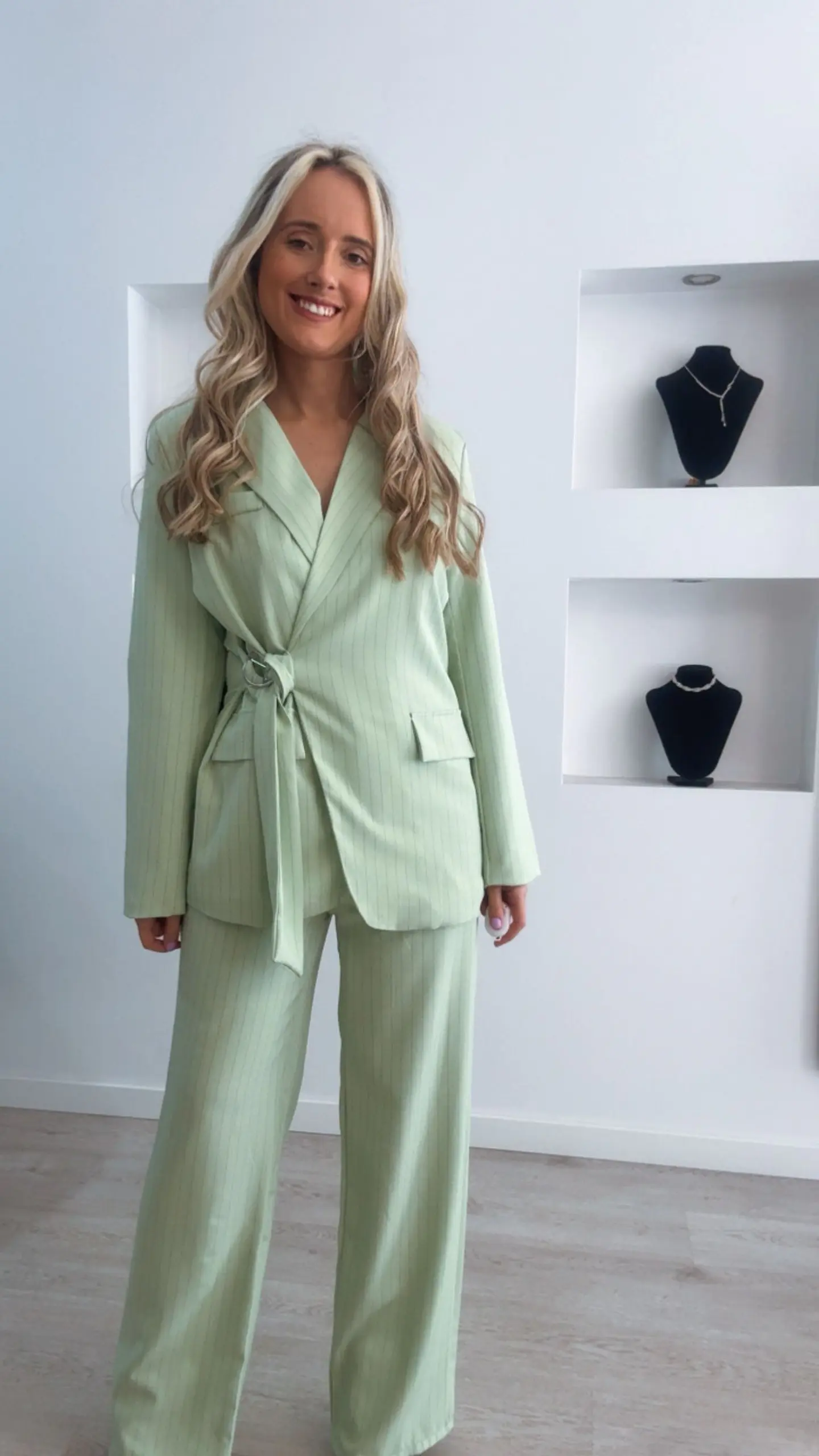 Conjunto de blazer e calça com detalhe de riscas - TU 6