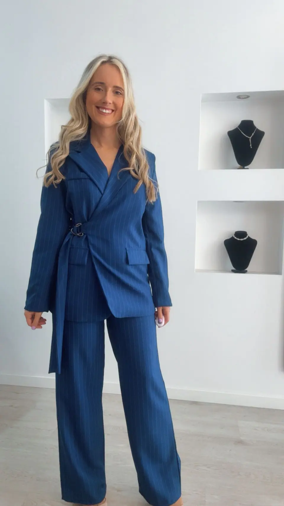 Conjunto de blazer e calça com detalhe de riscas - TU 1