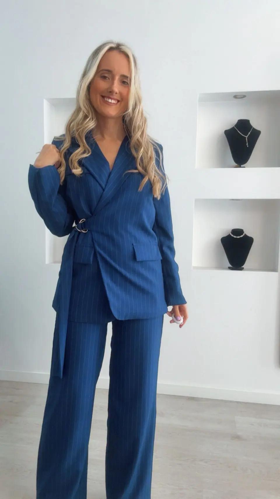Conjunto de blazer e calça com detalhe de riscas - TU 4