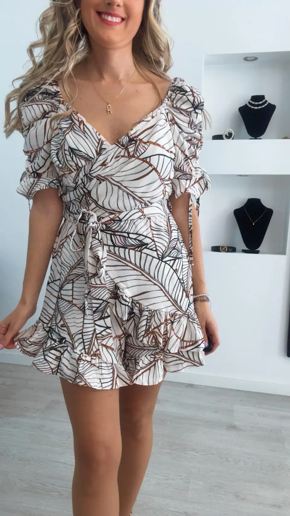 Macacão estampado com folhinhos 7