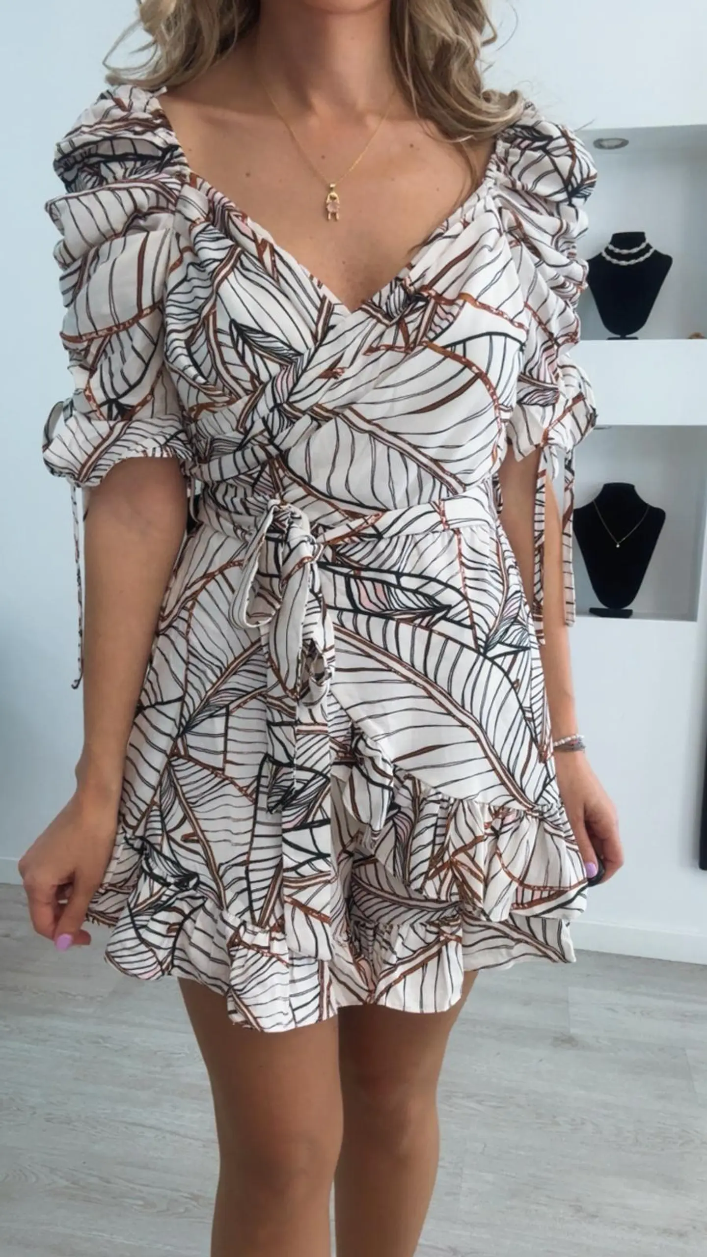 Macacão estampado com folhinhos 3