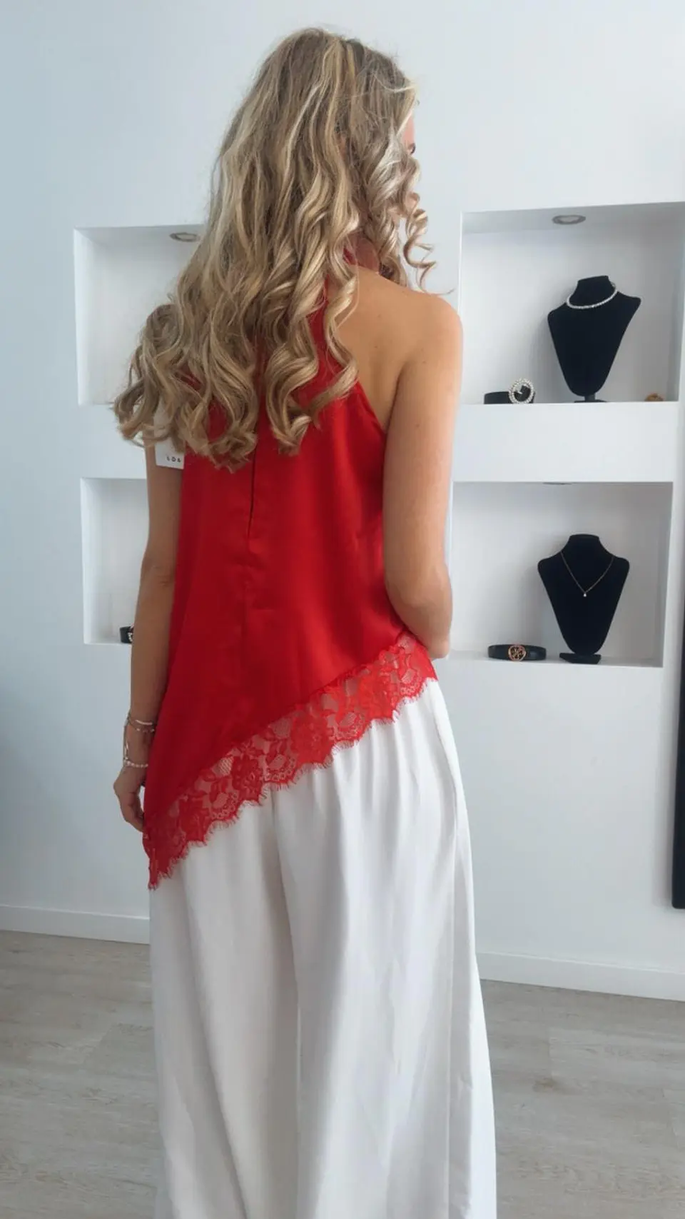 Blusa em cetim com detalhe de renda em baixo - TU 3
