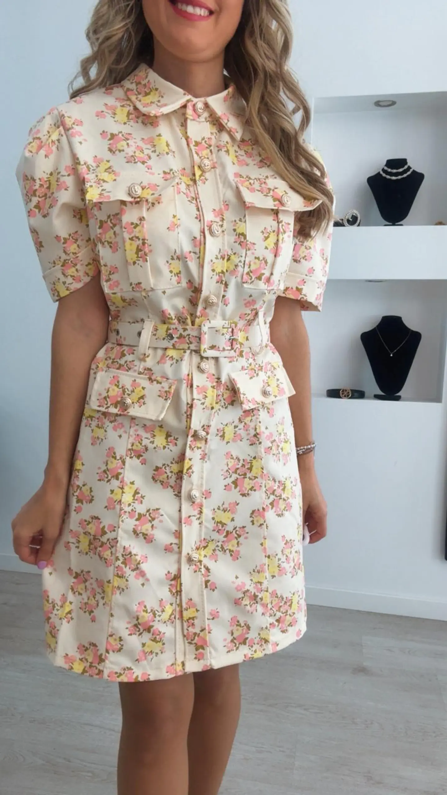 Vestido com bolsos e estampado de flores - TU 5
