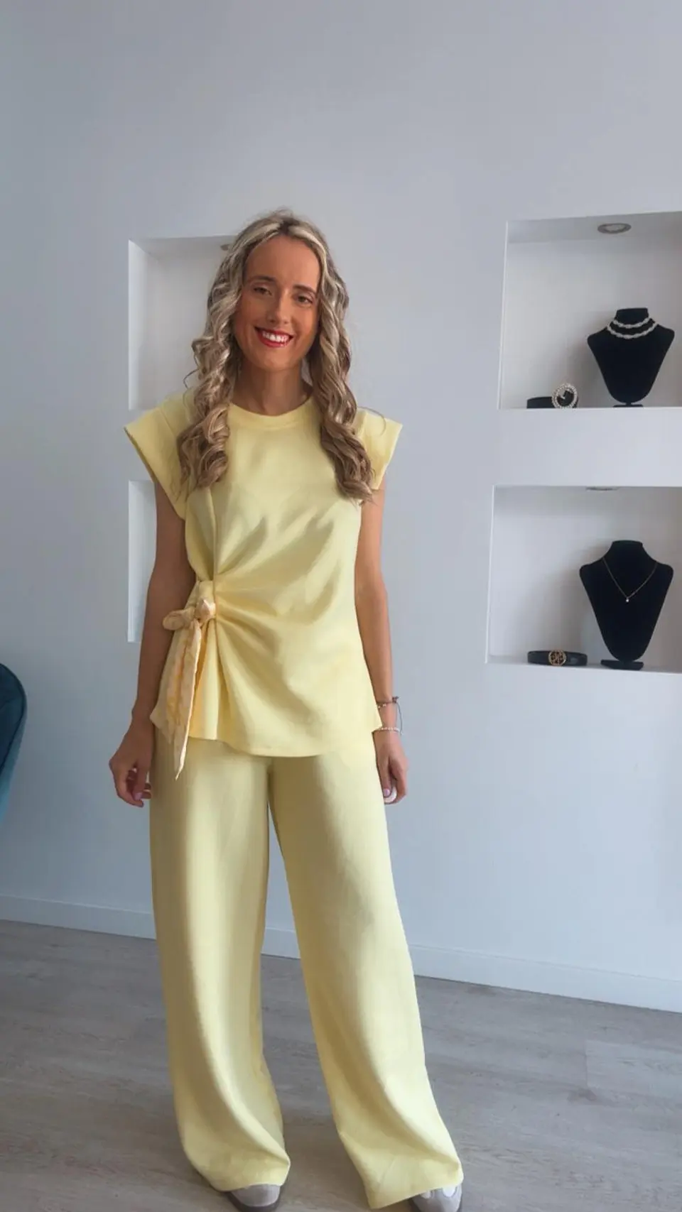 Conjunto com detalhe de laço de cetim com bolinhas - TU 19