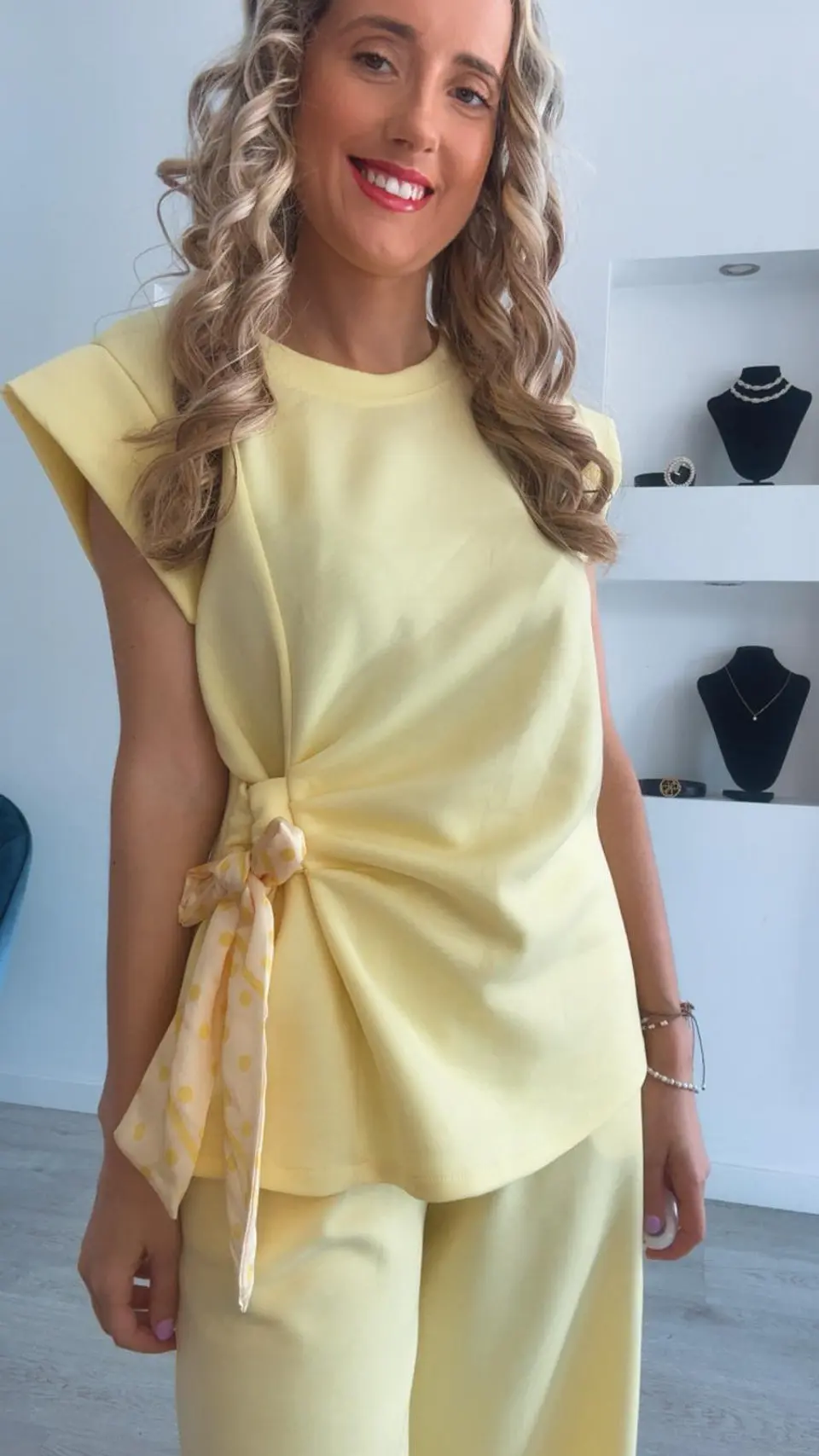 Conjunto com detalhe de laço de cetim com bolinhas - TU 21