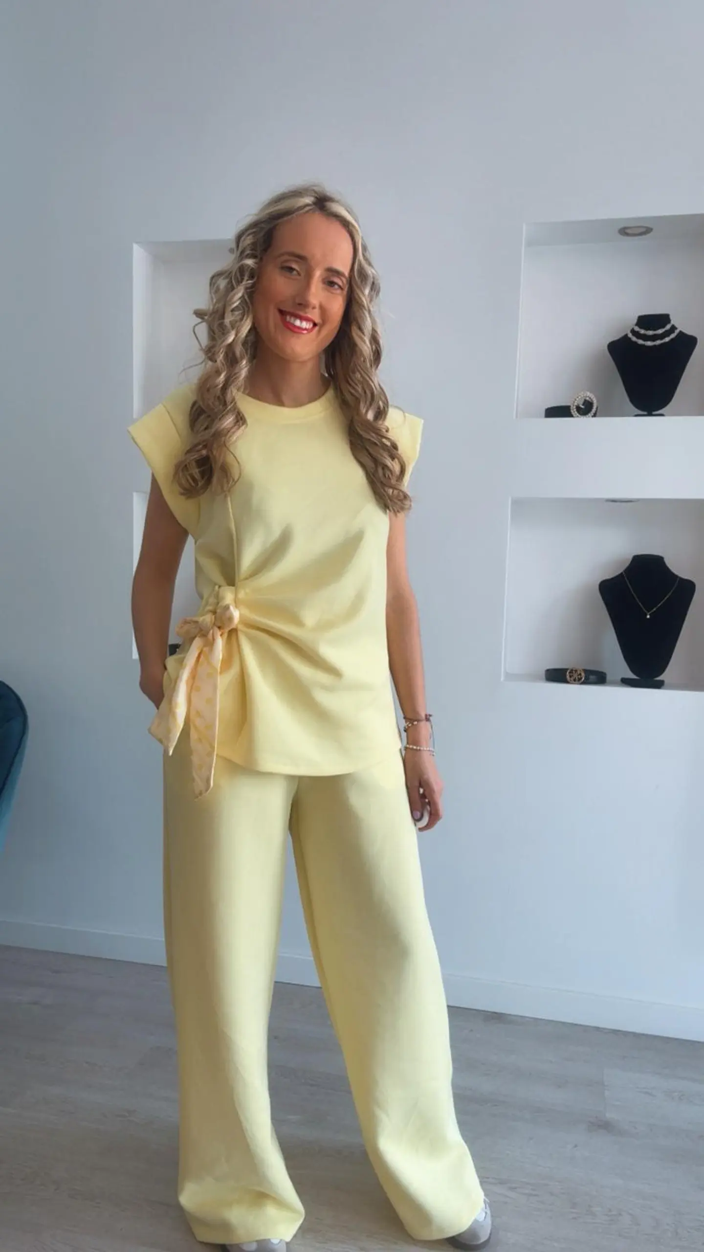 Conjunto com detalhe de laço de cetim com bolinhas - TU 22