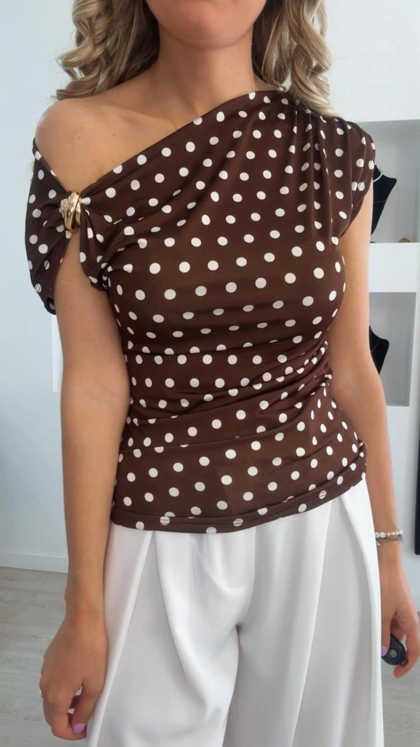 Camisola com bolinhas e detalhe dourado na manga - TU 4