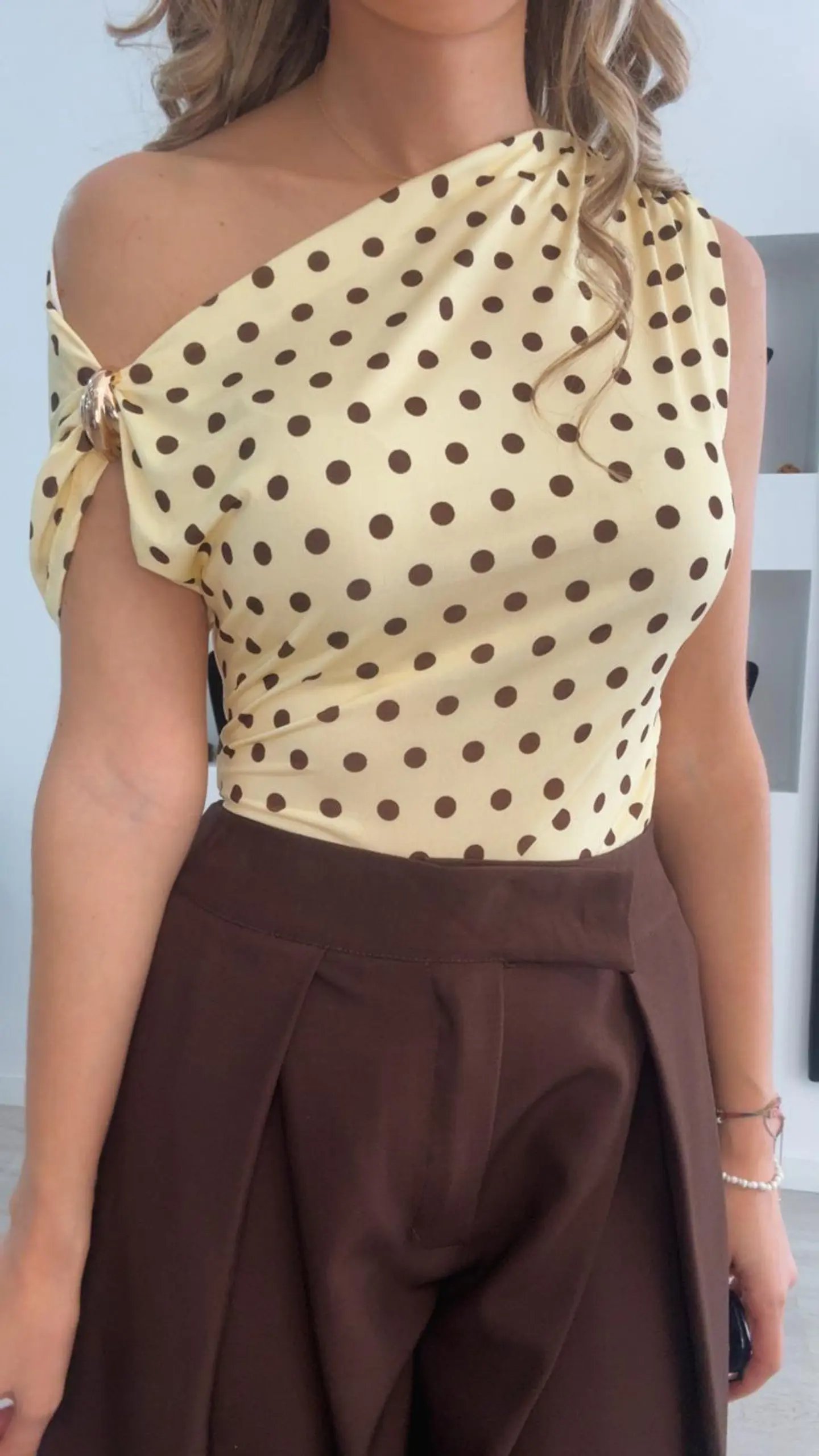 Camisola com bolinhas e detalhe dourado na manga - TU 7