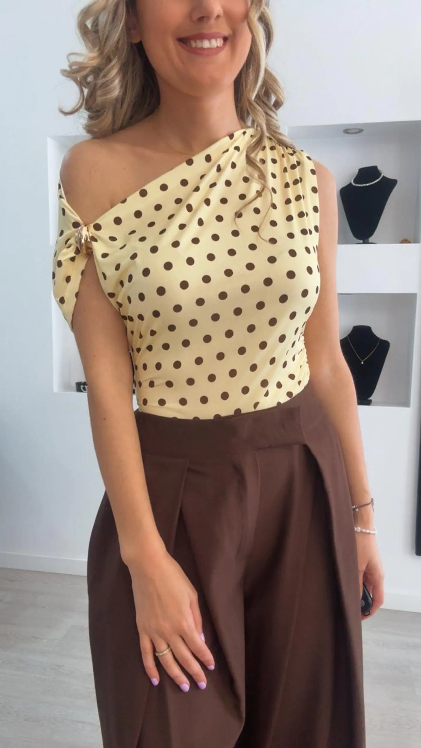 Camisola com bolinhas e detalhe dourado na manga - TU 9