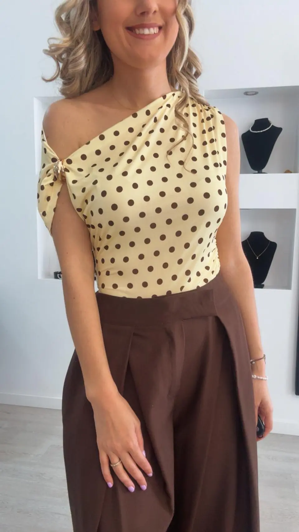 Camisola com bolinhas e detalhe dourado na manga - TU 9