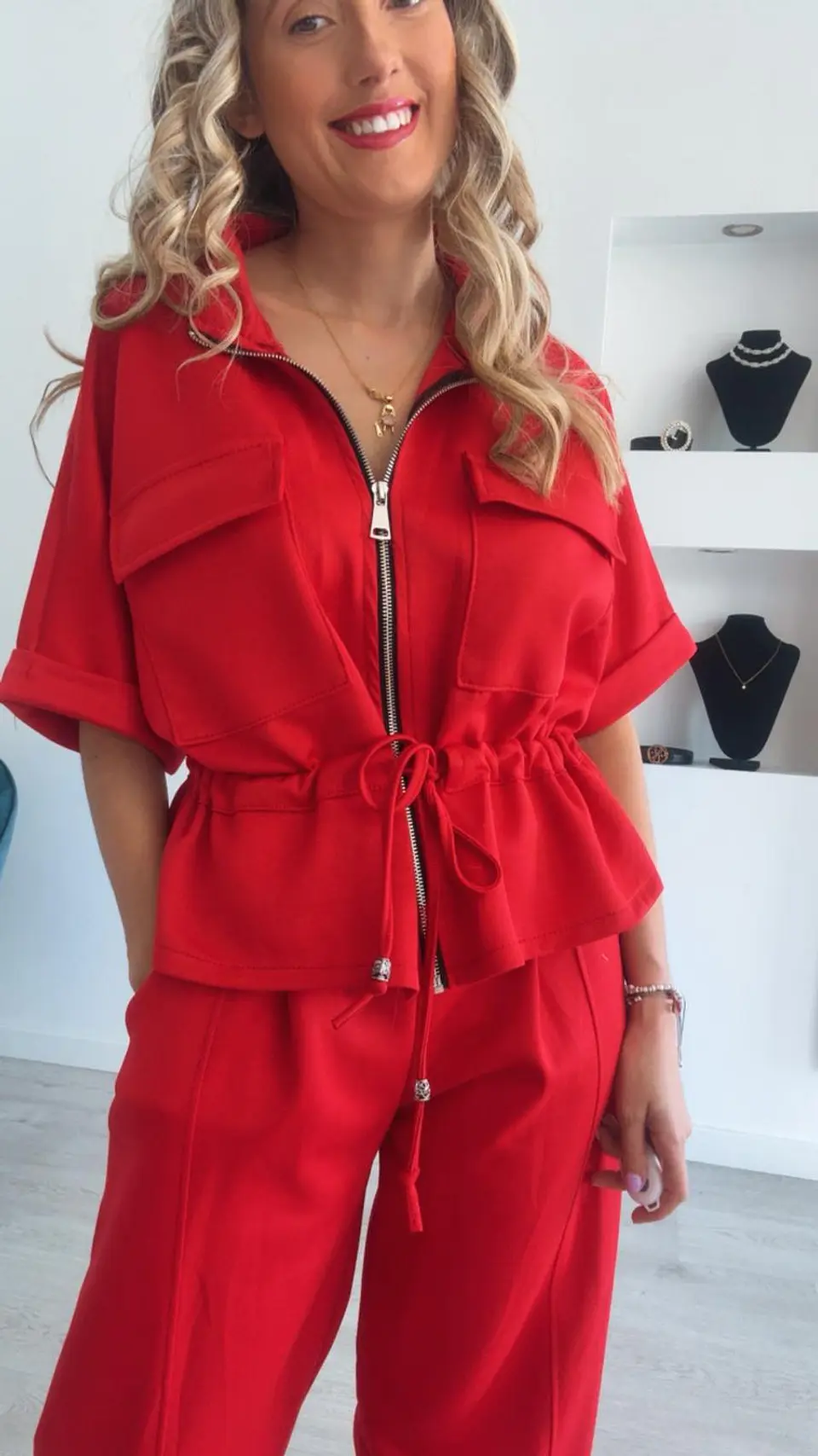 Conjunto de manga curta com detalhe de botão na calça e ajustável na cinta - TU 3