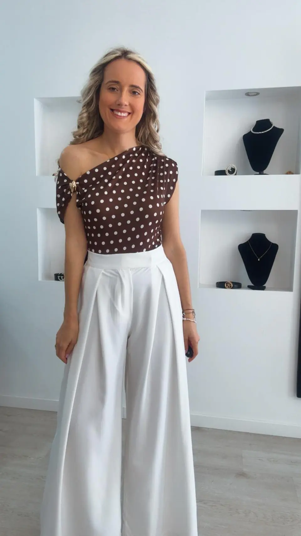 Calça larga com aberturas na frente - TU 5