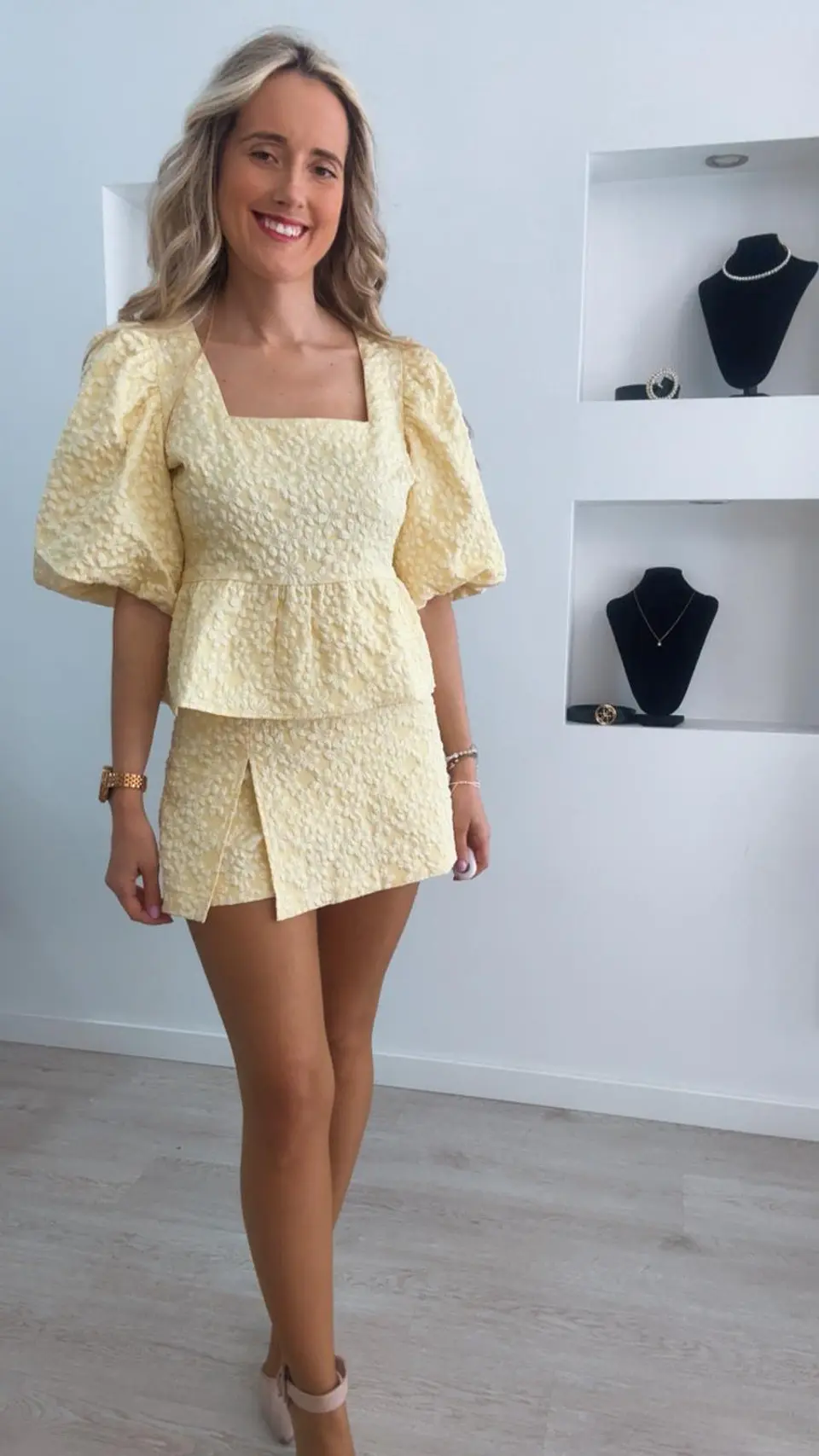 Conjunto de saia‑calção e túnica com folho e manga balão 3