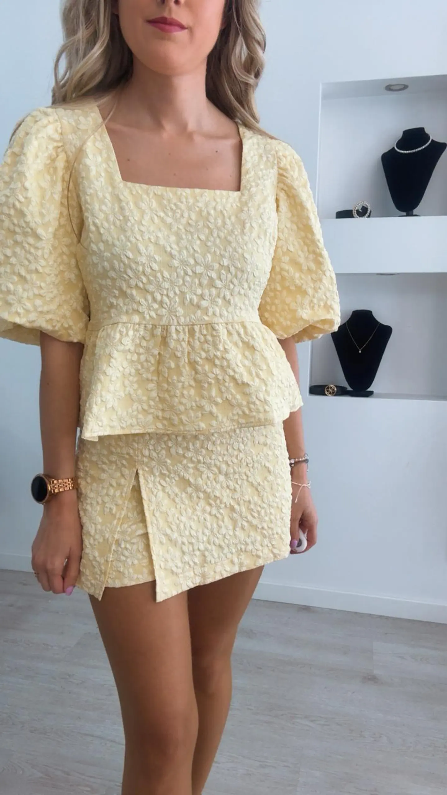 Conjunto de saia‑calção e túnica com folho e manga balão 5