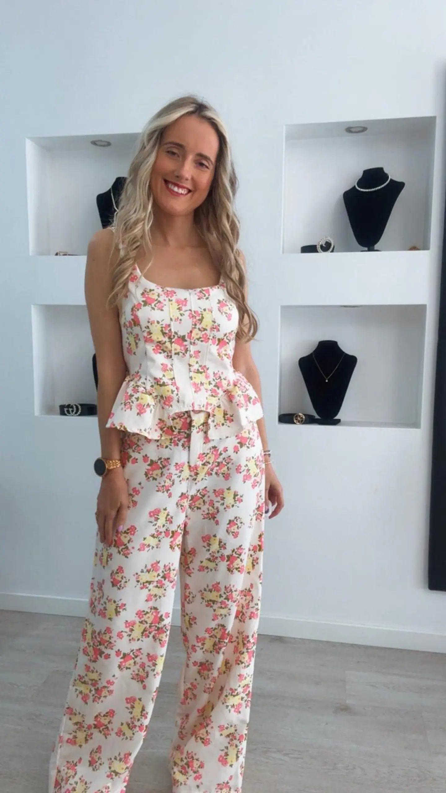 Conjunto florido de blusa e calça - TU 6