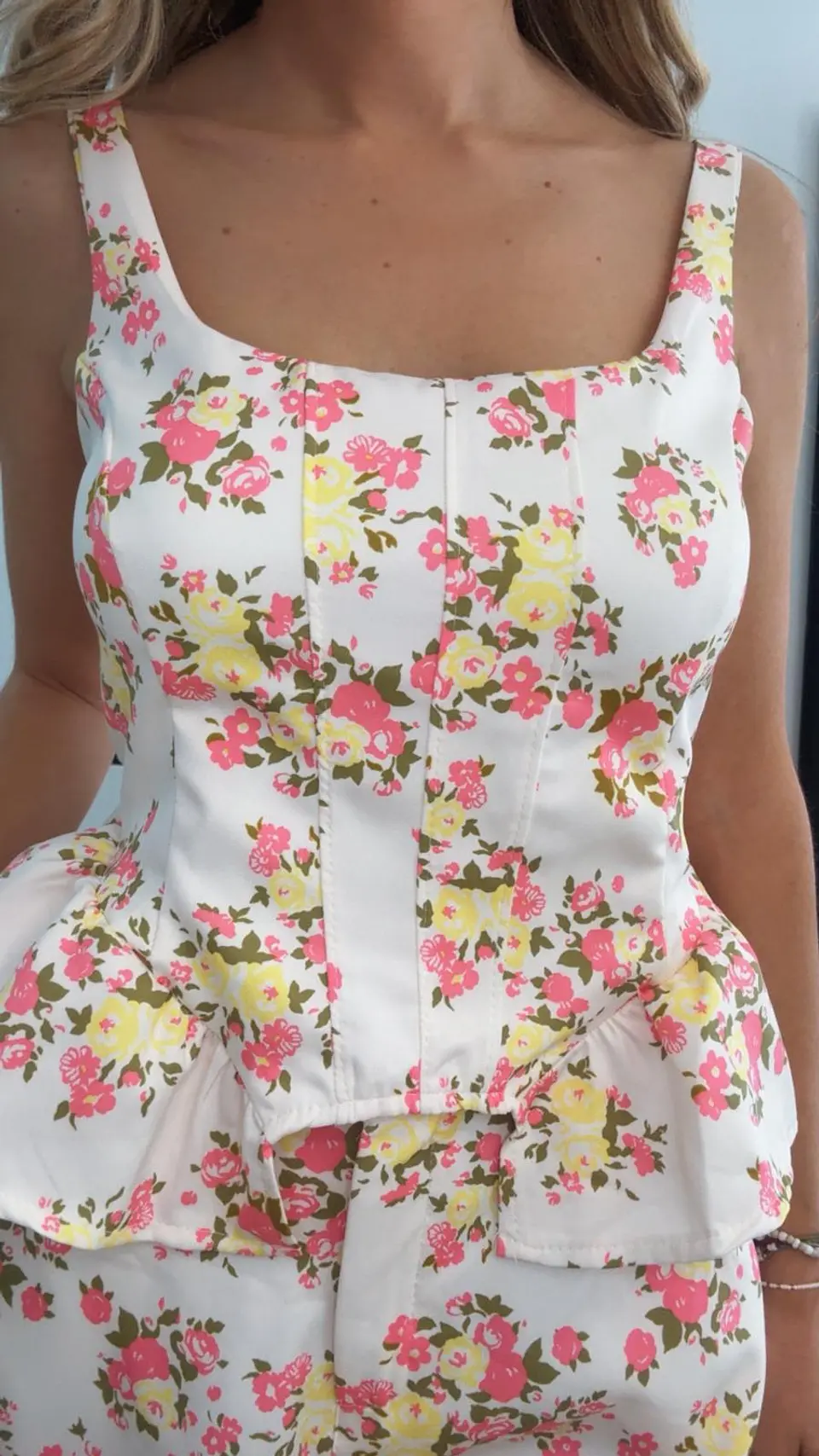 Conjunto florido de blusa e calça - TU 8