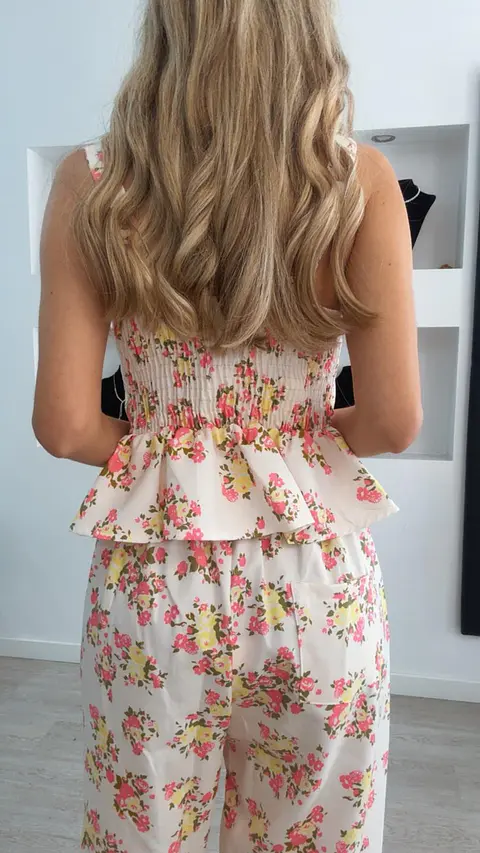 Conjunto florido de blusa e calça - TU