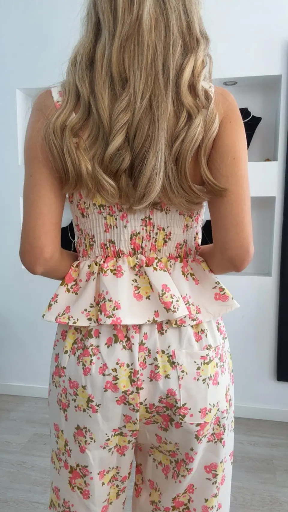 Conjunto florido de blusa e calça - TU 2