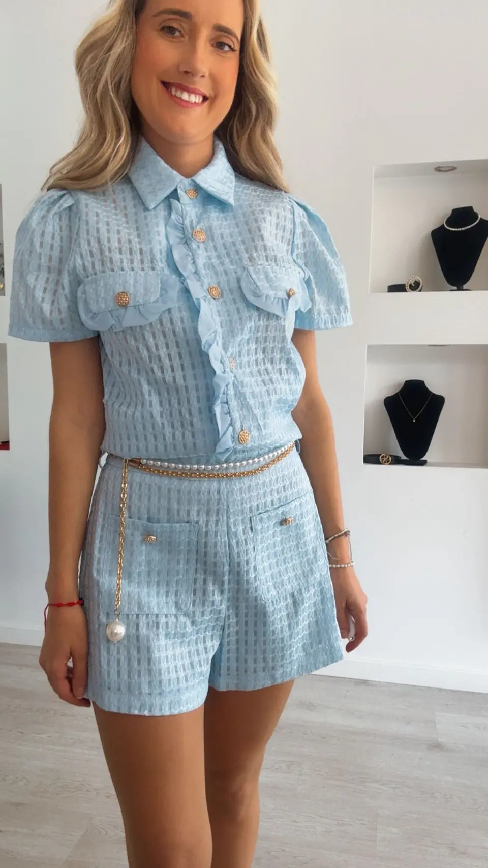Conjunto de camisa e calção com detalhe de cinto 4