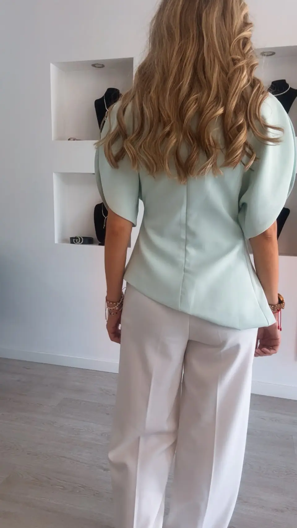 Blusa com aberturas na manga 7