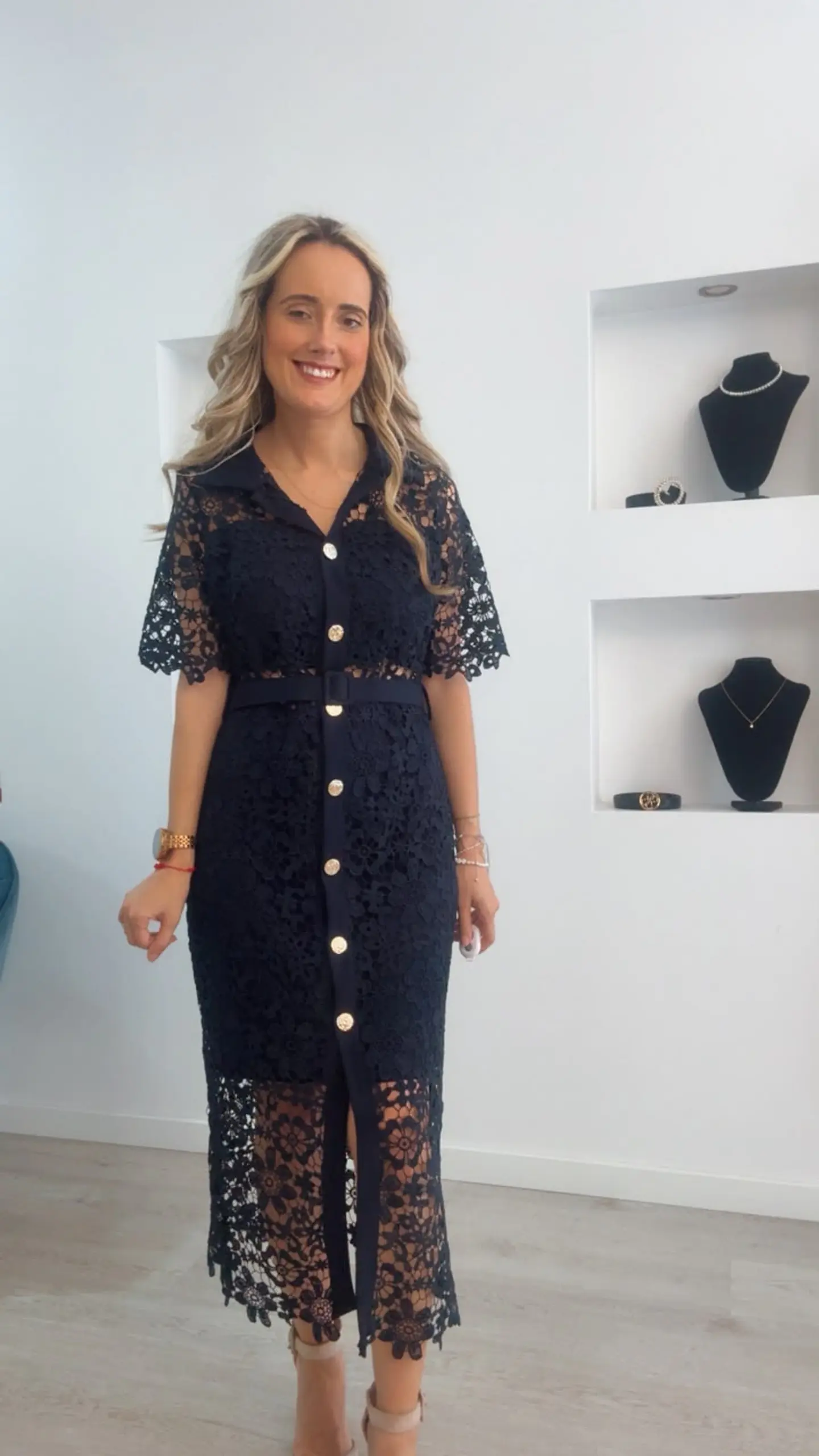 Vestido midi em renda com cinto - TU 1