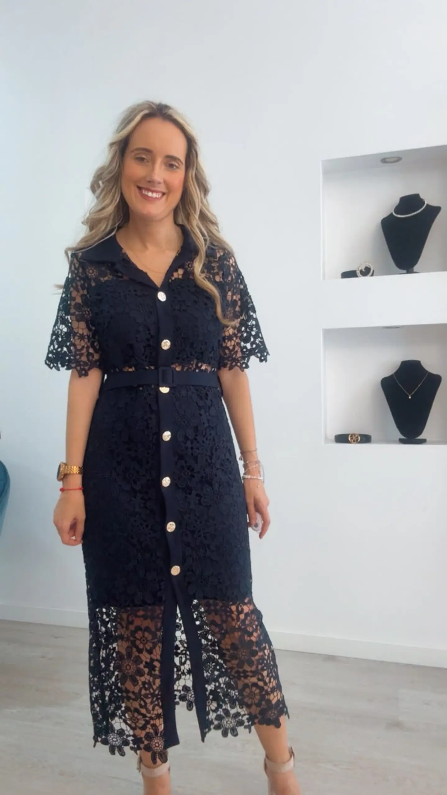 Vestido midi em renda com cinto - TU 3
