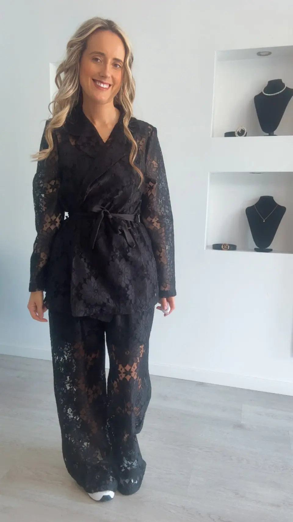 Conjunto de top, blazer e calça em renda - TU 12