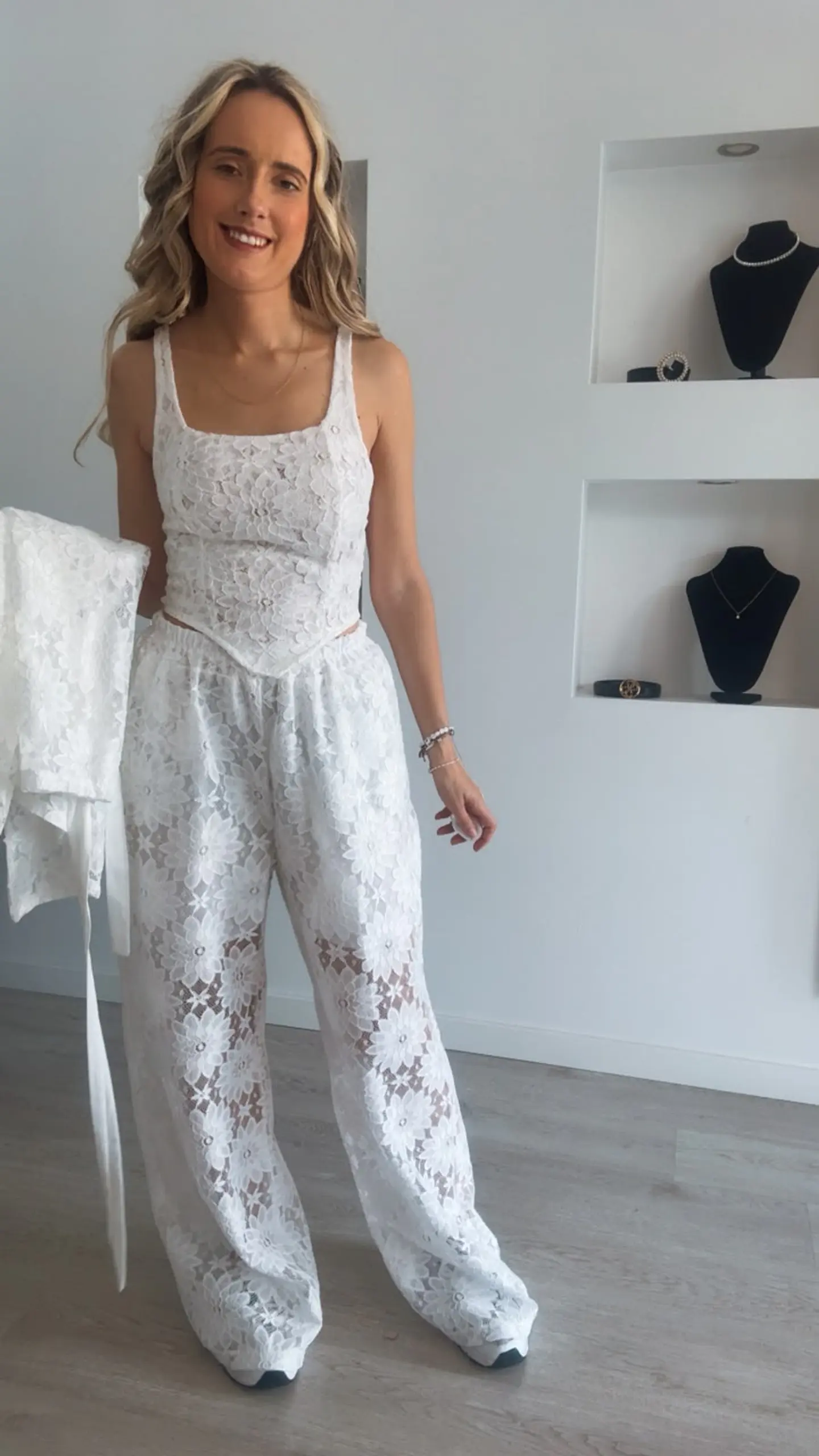Conjunto de top, blazer e calça em renda - TU 15