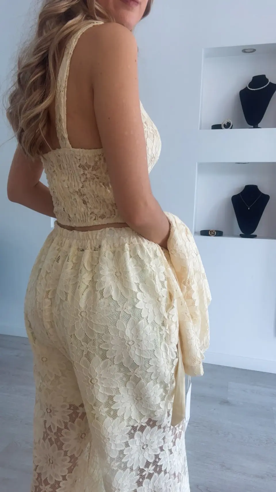 Conjunto de top, blazer e calça em renda - TU 6