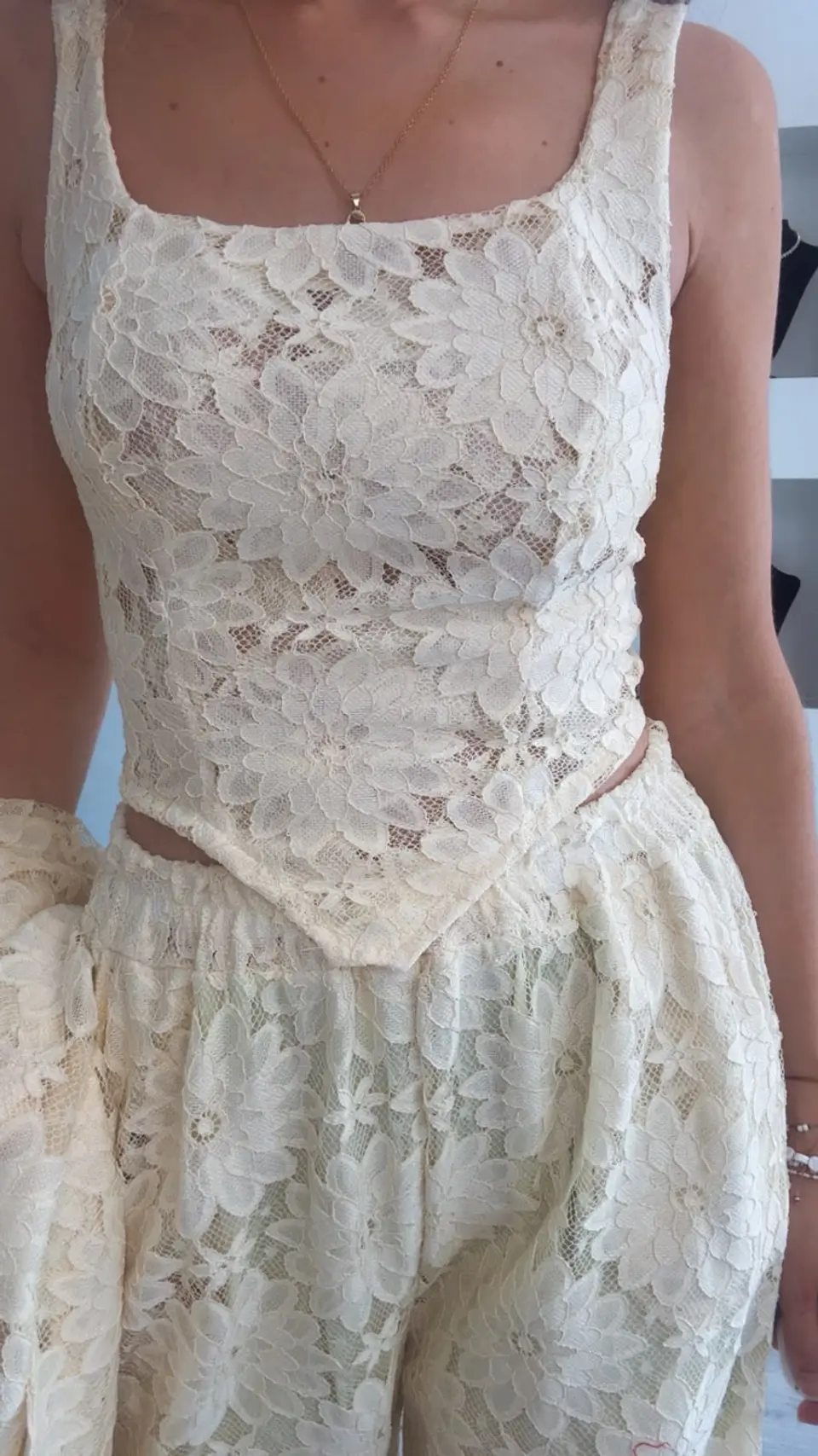 Conjunto de top, blazer e calça em renda - TU 17