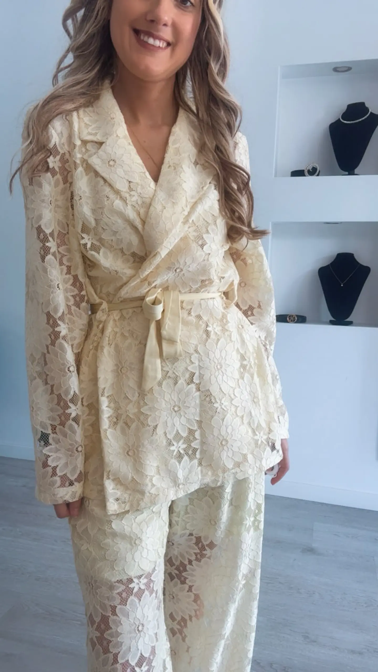 Conjunto de top, blazer e calça em renda - TU 7